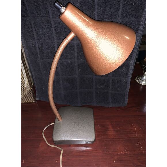 Leviton Steel Desk Lamp - Articulating Head Retro Style ReadingLight VTG Works - Picture 7 of 12